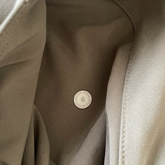 Lululemon Women's Essential High-Rise Trouser - Picture 9 of 9